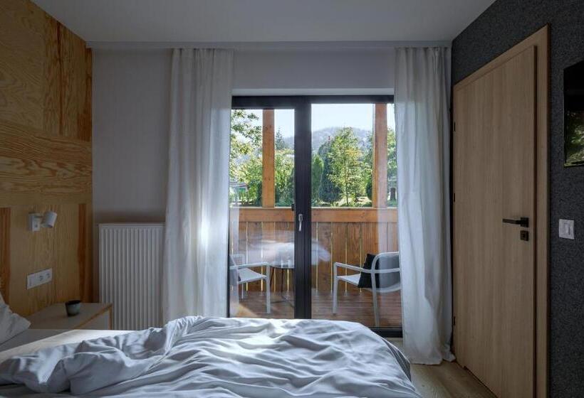 اتاق استاندارد سه تخته با بالکن, Dom Góry Las   Kameralny Pensjonat W Centrum Karpacza Dla Gości Dorosłych Od 13 Roku życia, Catering