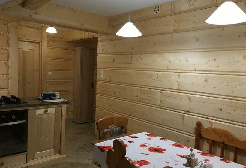 庭の見えるスタンダードトリプルルーム, Domek Pod Maciejową