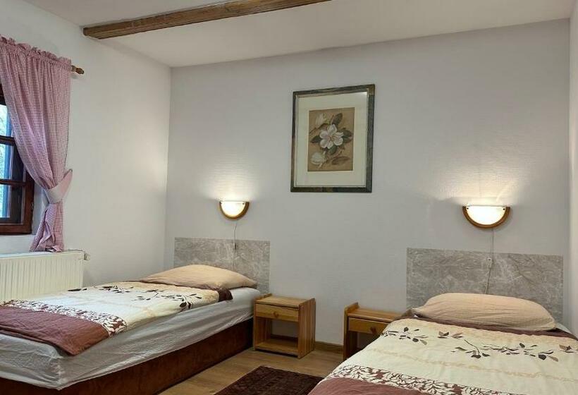 חדר דלוקס, Iwenica