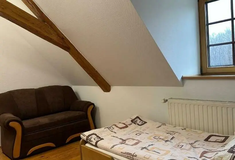 デラックスの４人部屋, Iwenica