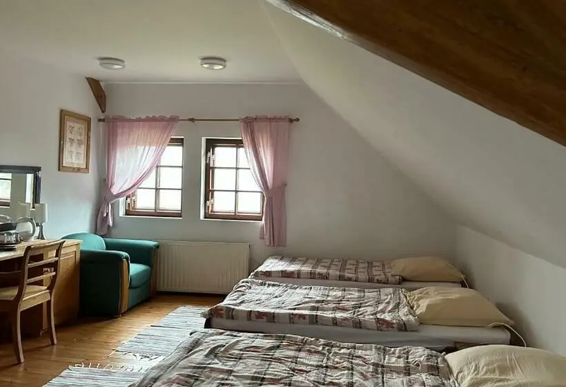 デラックスの４人部屋, Iwenica