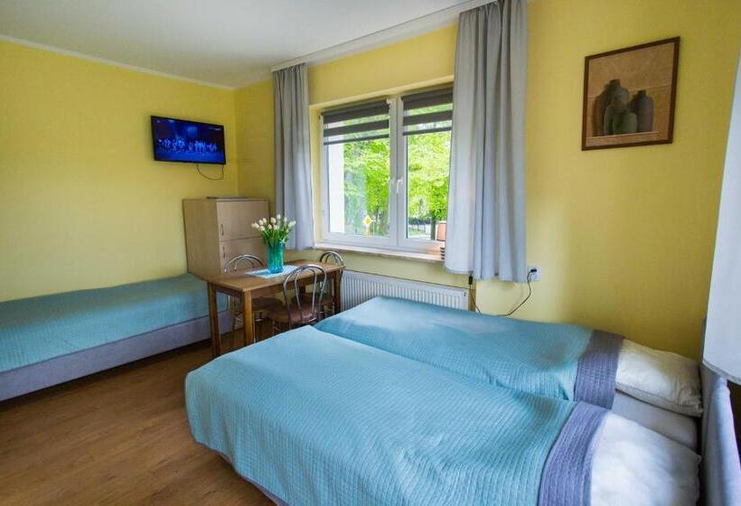 Трехместный Номер Стандарт с Балконом, Pod Lipami