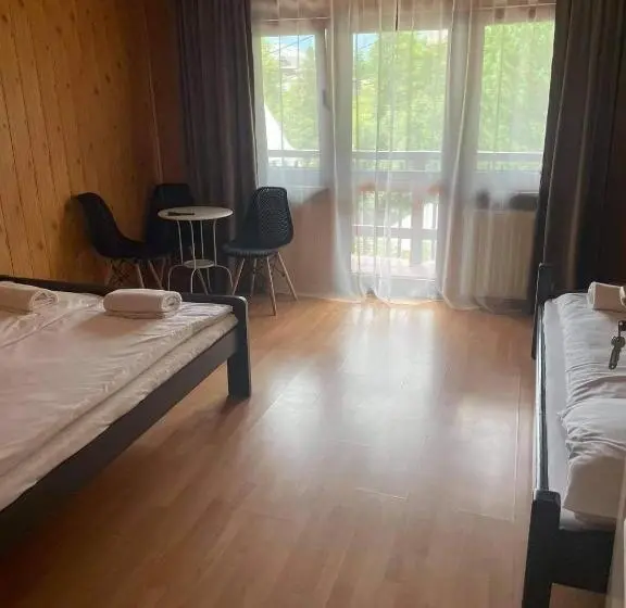 スタンダードトリプルルームの外観-バスルーム, Przystanek Gubałówka Guest House Zakopane
