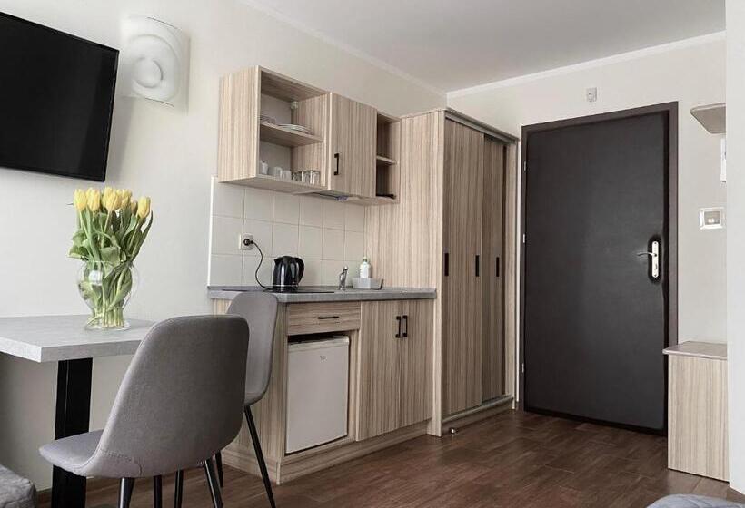 غرفة قياسية ثلاثية, Rosa Park