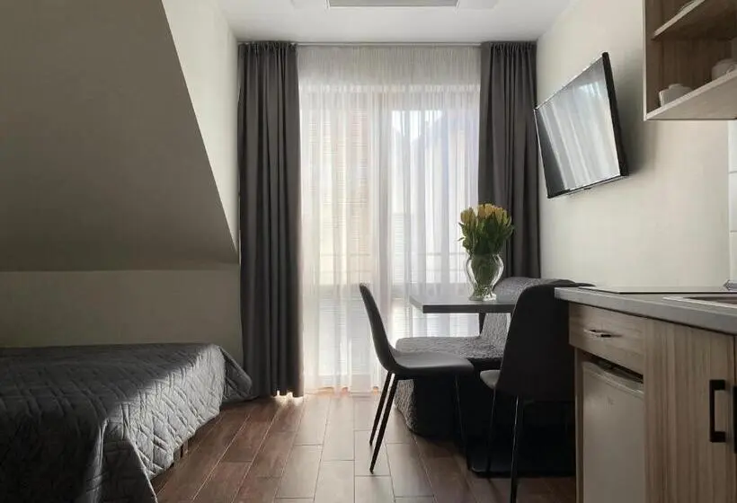 Standard Kolmen Hengen Huone, Rosa Park