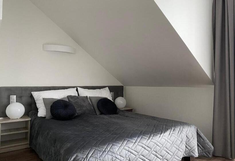 غرفة قياسية ثلاثية, Rosa Park