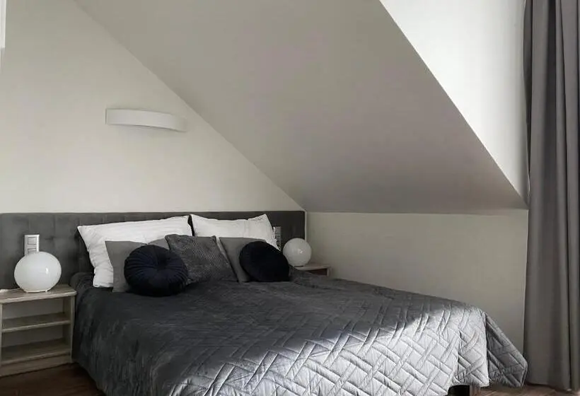 Standard Kolmen Hengen Huone, Rosa Park