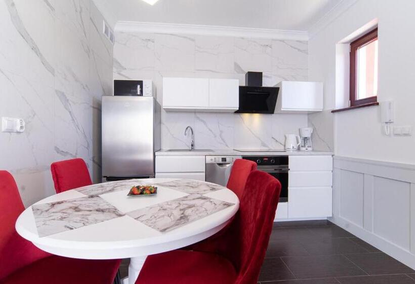 דירת חדר בקומת קרקע, Villa Kamila