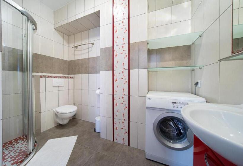 דירת חדר בקומת קרקע, Villa Kamila