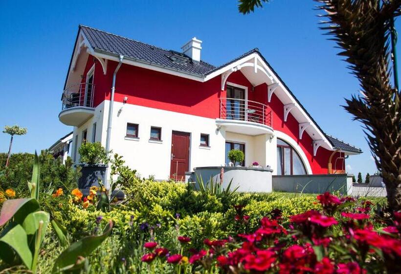 דירת שלושה חדרים, Villa Kamila