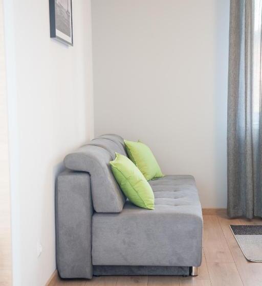 إستديو قياسى مزود بشرفة, Willa Wita