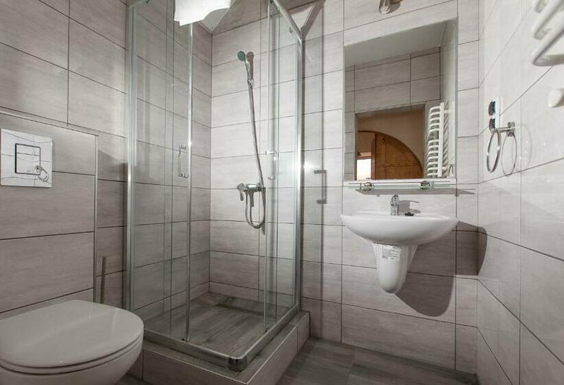 スタンダードトリプルルーム, Ośrodek Kolonijno Wczasowy Mewa   Przy Plaży Z Basenem Z Podgrzewaną Wodą I Mini Spa