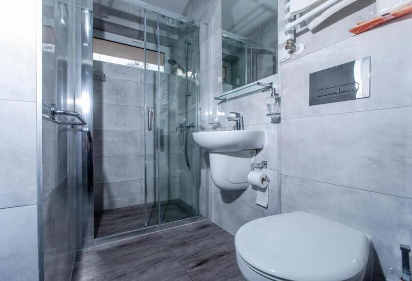 ファミリールーム, Ośrodek Kolonijno Wczasowy Mewa   Przy Plaży Z Basenem Z Podgrzewaną Wodą I Mini Spa