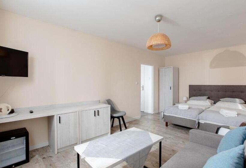 ファミリールーム, Ośrodek Kolonijno Wczasowy Mewa   Przy Plaży Z Basenem Z Podgrzewaną Wodą I Mini Spa