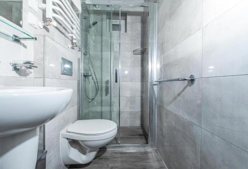 ファミリールーム, Ośrodek Kolonijno Wczasowy Mewa   Przy Plaży Z Basenem Z Podgrzewaną Wodą I Mini Spa