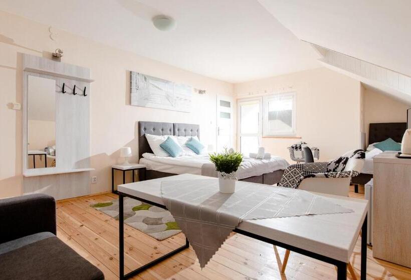 ファミリールーム, Ośrodek Kolonijno Wczasowy Mewa   Przy Plaży Z Basenem Z Podgrzewaną Wodą I Mini Spa