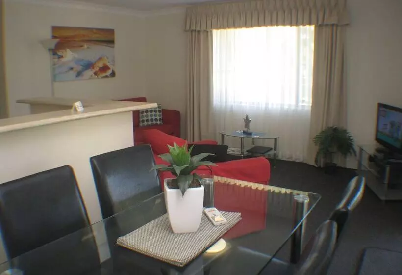 2 Bedroom Apartment Garden View, Beaches Serviced Apartments