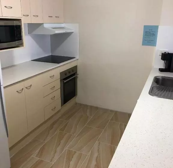 Huoneisto 1 Makuuhuone Allasnäkymä, Beaches Serviced Apartments