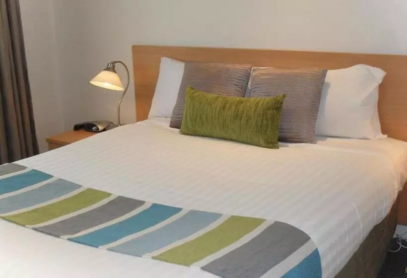 Huoneisto 1 Makuuhuone Allasnäkymä, Beaches Serviced Apartments