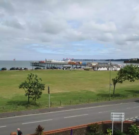 オーシャンビュースタンダードルーム, Sefton Lodge Seafront ,panoramic Sea View Ensuite Balconys Available, Guest Garden