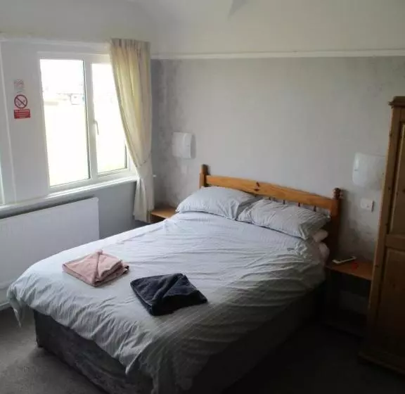 オーシャンビューファミリールーム, Sefton Lodge Seafront ,panoramic Sea View Ensuite Balconys Available, Guest Garden