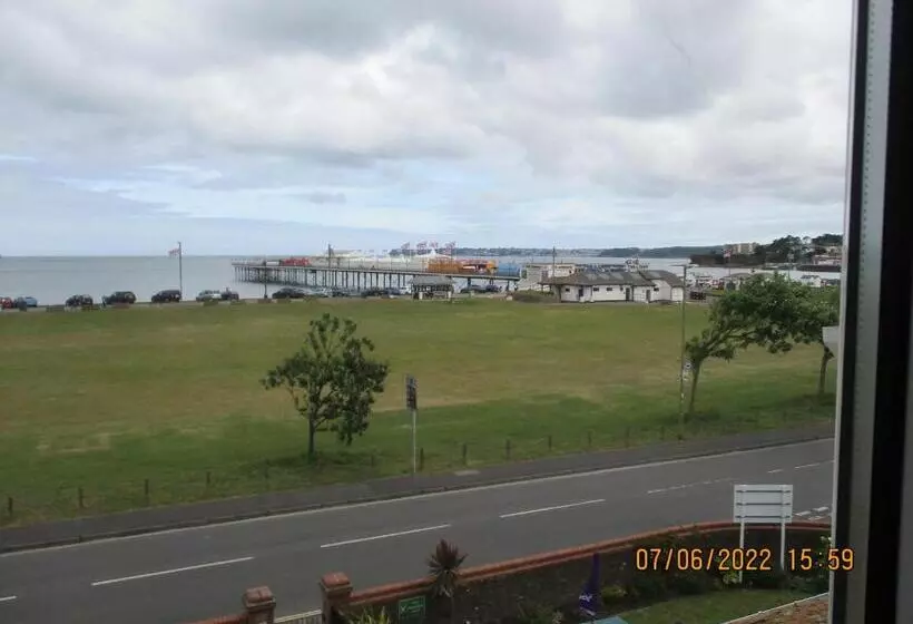 オーシャンビューファミリールーム, Sefton Lodge Seafront ,panoramic Sea View Ensuite Balconys Available, Guest Garden