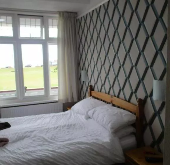 オーシャンビュースタンダードルームバルコニー付き, Sefton Lodge Seafront ,panoramic Sea View Ensuite Balconys Available, Guest Garden