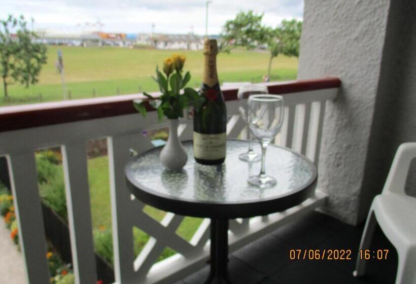 海景标准间带阳台, Sefton Lodge Seafront ,panoramic Sea View Ensuite Balconys Available, Guest Garden