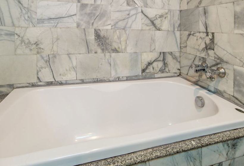 غرفة عائلية, Green House