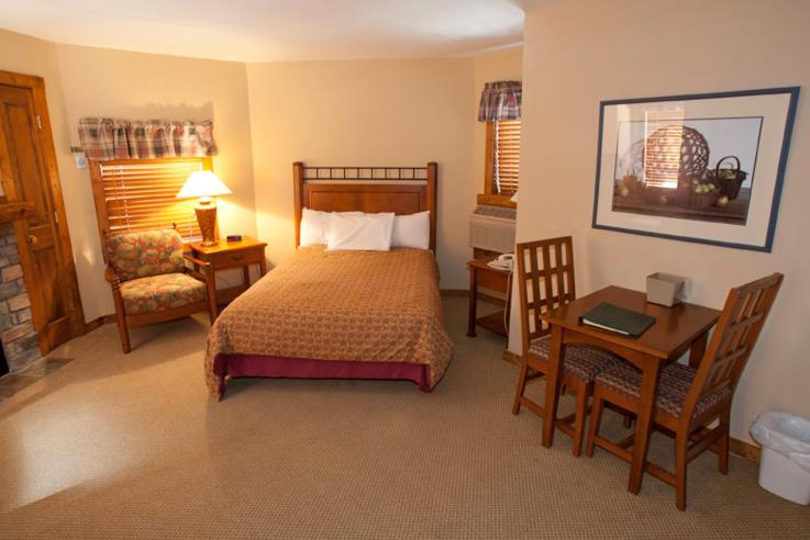 디럭스 스튜디오, Highland House