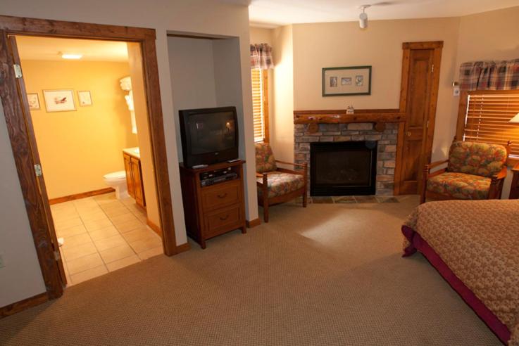 디럭스 스튜디오, Highland House