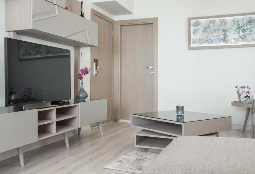 سوییت جونیور, Lahoya Homes