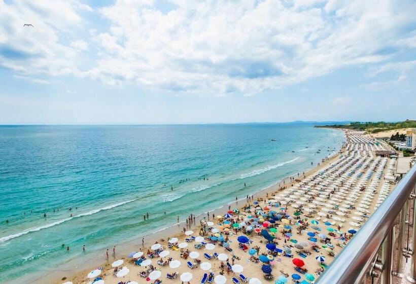 带一个卧室和一个阳台的海景公寓, Mirage