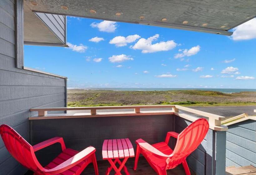 غرفة قياسية مطلّة علي البحر, Surf And Sand Lodge