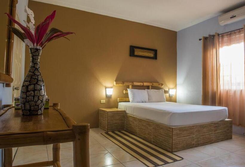 اتاق پرمیوم, Tim Bamboo