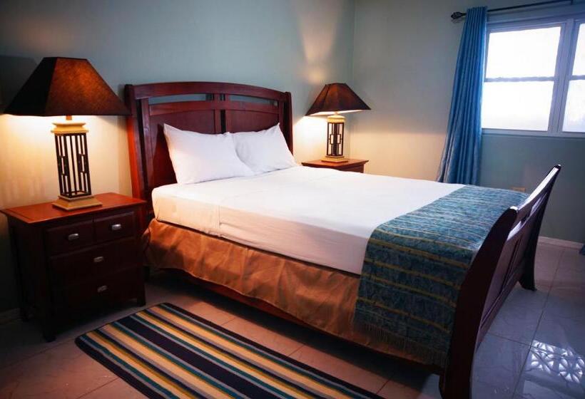 اتاق لوکس, Tim Bamboo