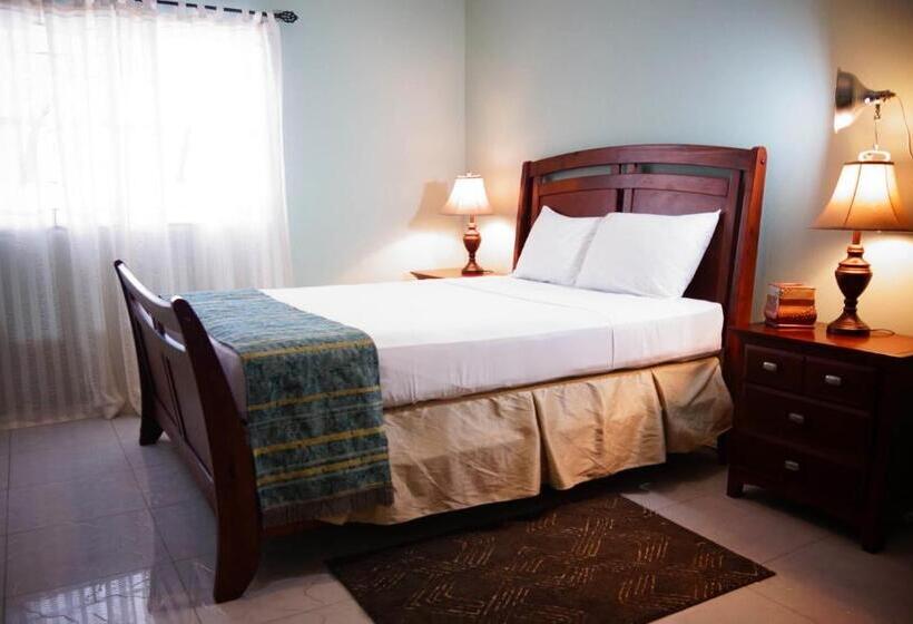 اتاق لوکس, Tim Bamboo