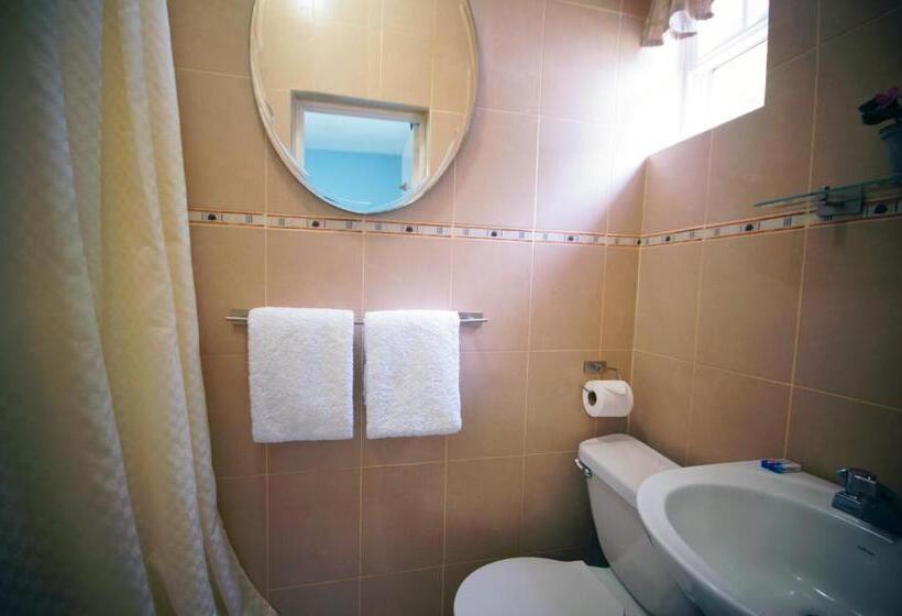 اتاق لوکس, Tim Bamboo