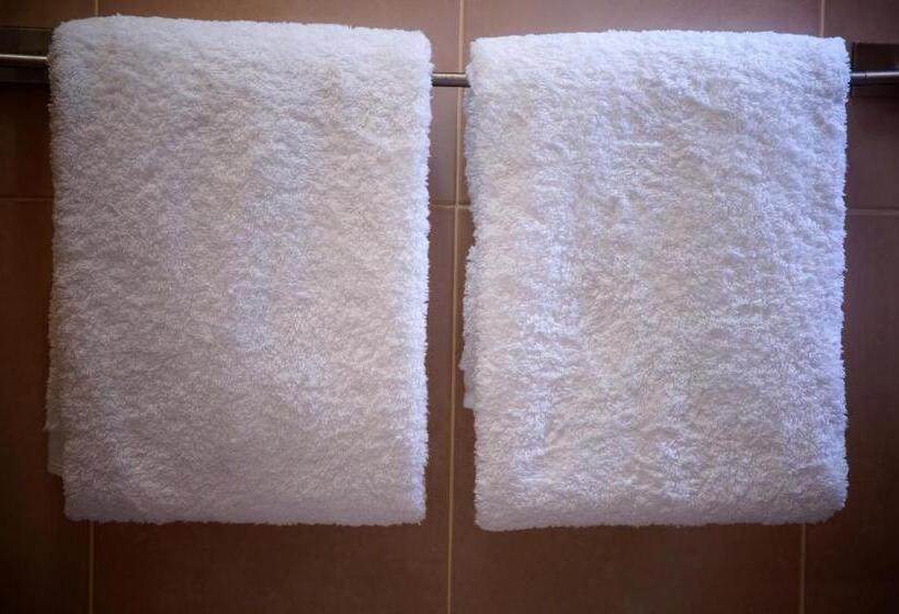 اتاق اکونومی, Tim Bamboo