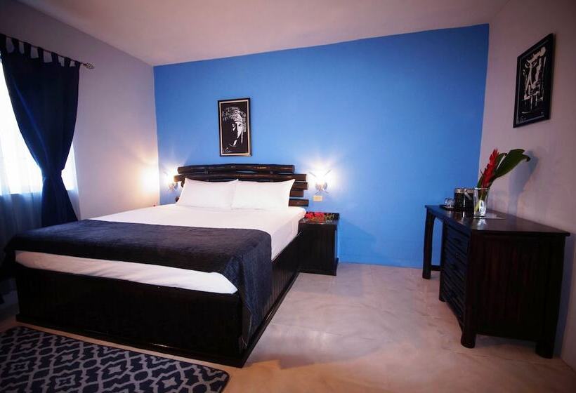 اتاق سوپریور, Tim Bamboo