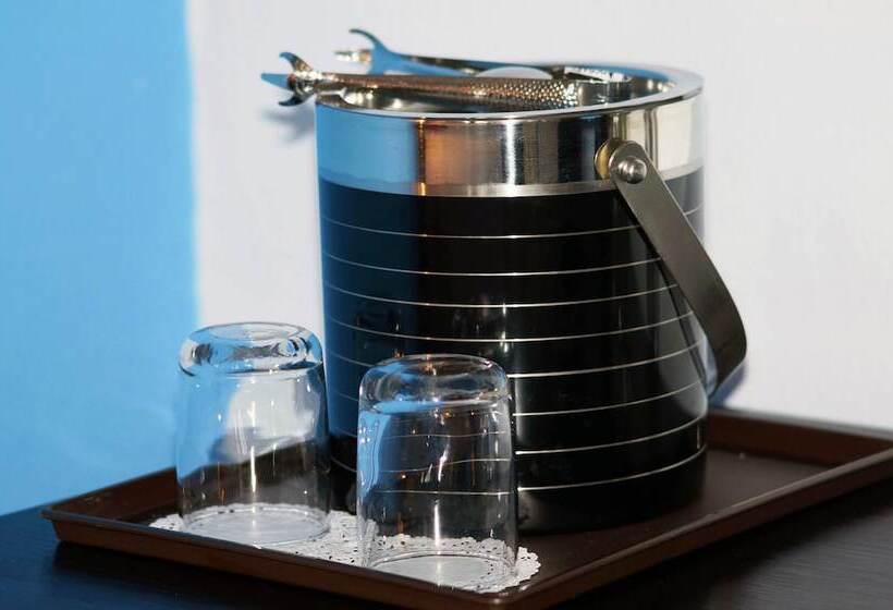 اتاق سوپریور, Tim Bamboo