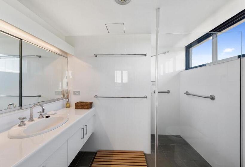 2 Bedroom Premium Apartment Sea View, Pacific Towers Beach Resort