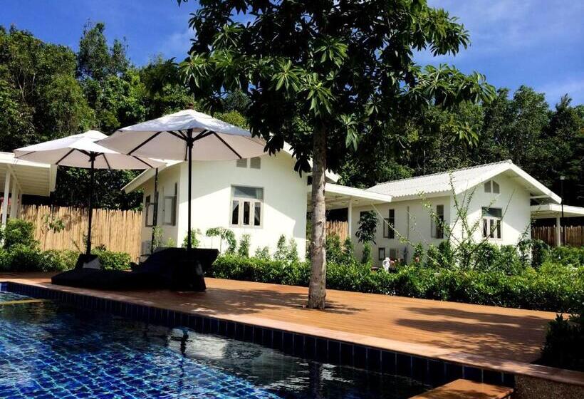 Студио Стандарт с Террасой, Perennial Resort