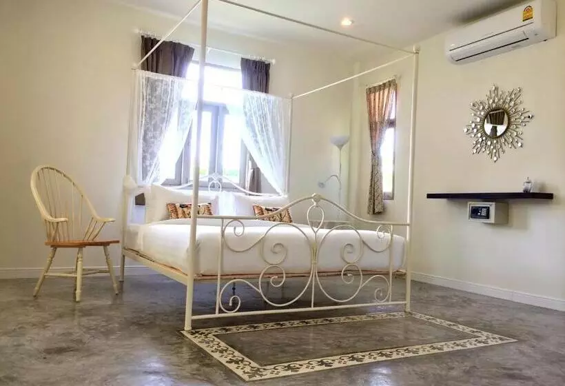 استودیو استاندارد با تراس, Perennial Resort