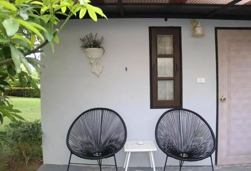 اتاق استاندارد با چشم‌انداز باغ, Perennial Resort