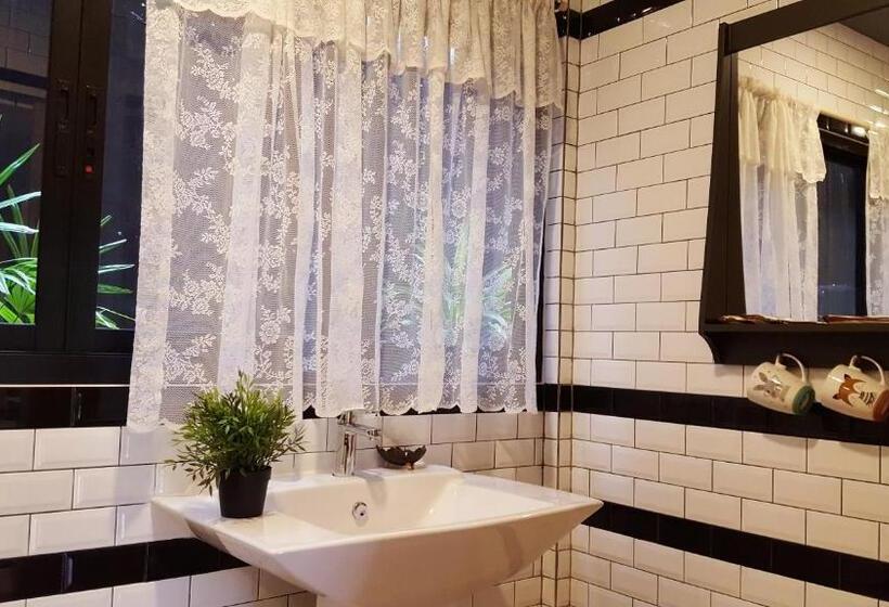 Семейный Номер, Perennial Resort