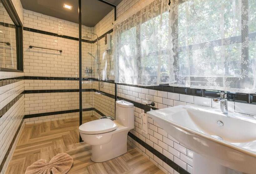 Семейный Номер, Perennial Resort