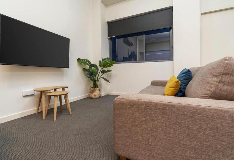 스탠다드 스튜디오, Terminus Apartment Hotel, Ascend Hotel Collection