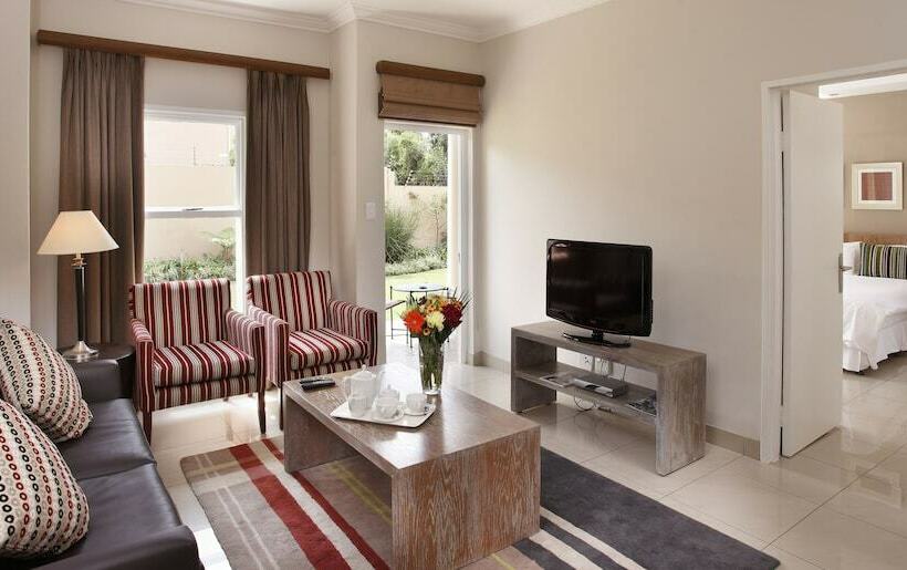 Apartamento 2 Dormitórios, The Capital Villa