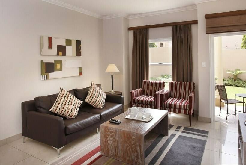 带2个卧室的公寓, The Capital Villa